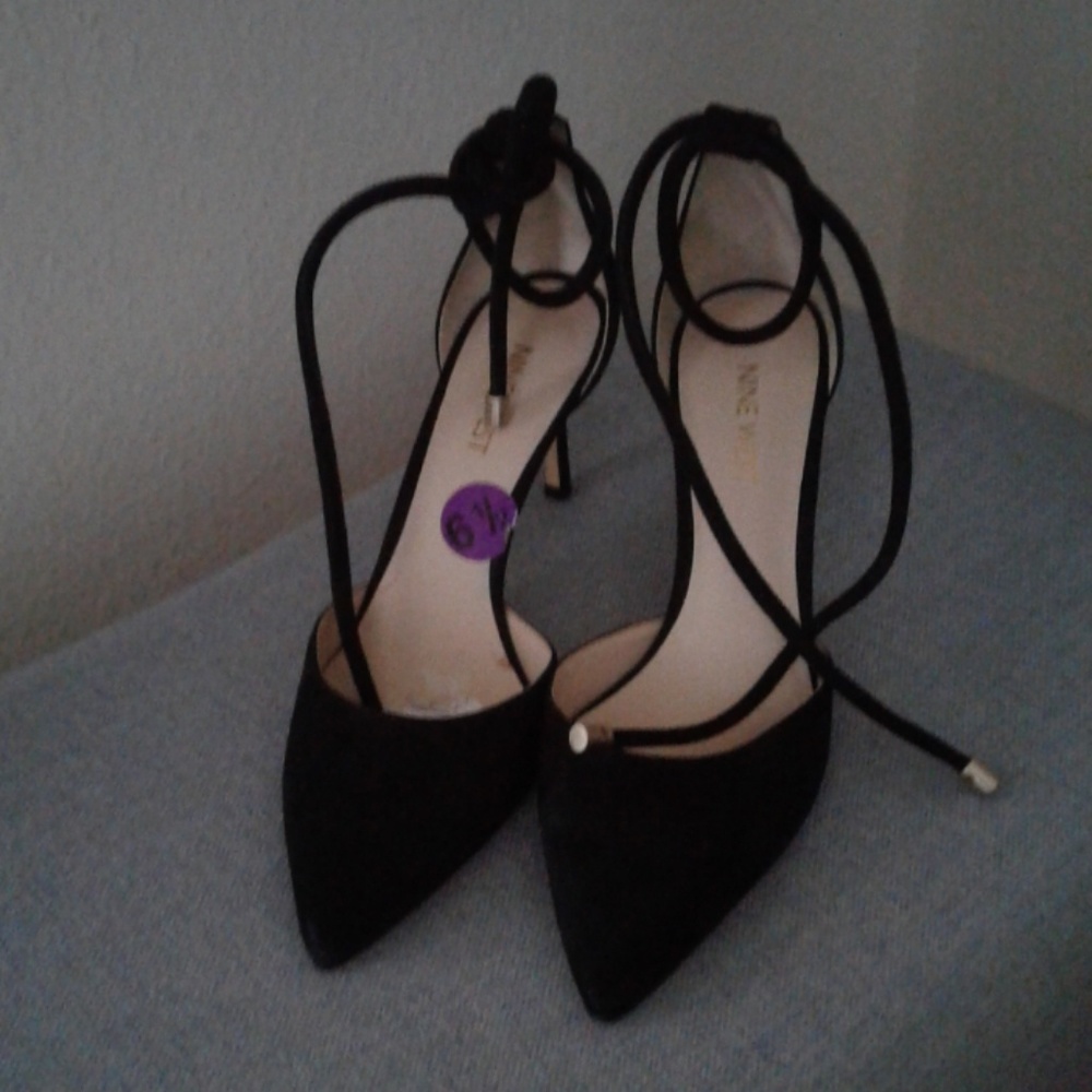 Shoes - Picture 2 of 8
